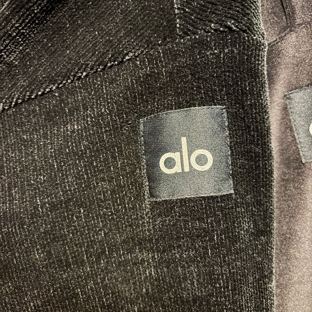 ALO Yoga Black Cropped Button-Up Jacket - Picture 4 of 4